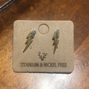 Lightning bolt studs